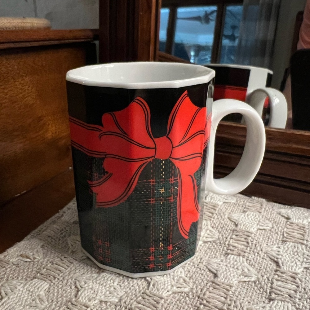 MIKASA Classic Fine China Christmas Plaid Mug Red Green‎ Black Made in Japan